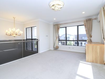 6 McQuoids Road, Flat Bush