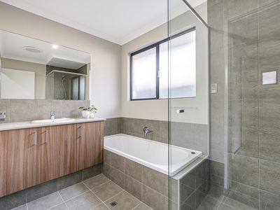 24 Longitude Road, Port Kennedy