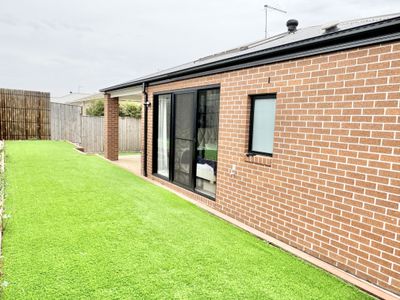 5 Medlar Avenue, Manor Lakes