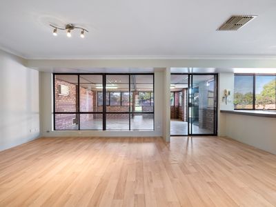 6 Lessing Place, South Lake