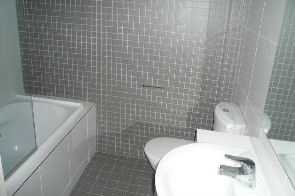 4  Stromboli Strait , Wentworth Point