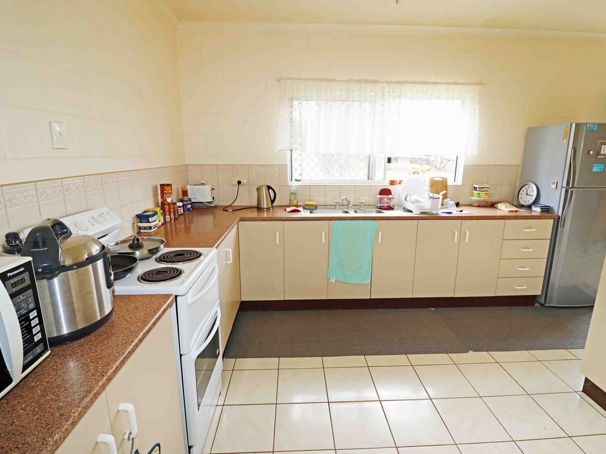 17 Turner Avenue, Atherton