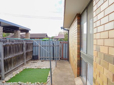 1 / 15 Schwarz Avenue, Horsham