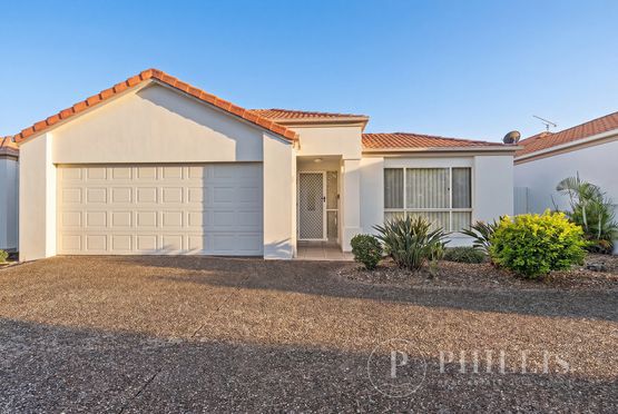 4 / 5 Chanell Close, Coombabah