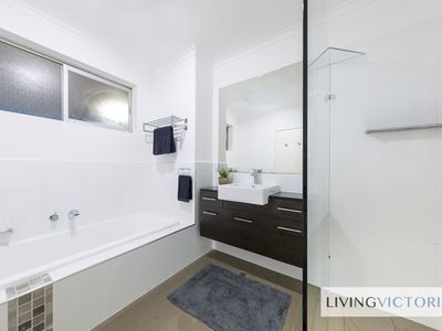 9 Terang Avenue, Burwood East