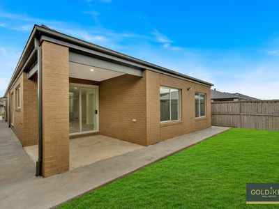 61 Sunlight Circuit, Lara