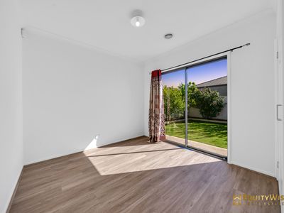 5 Swiss Way, Manor Lakes