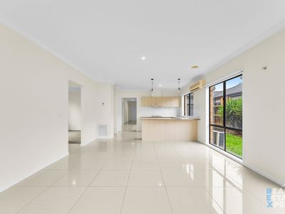 13 Beechtree Way, Cranbourne North