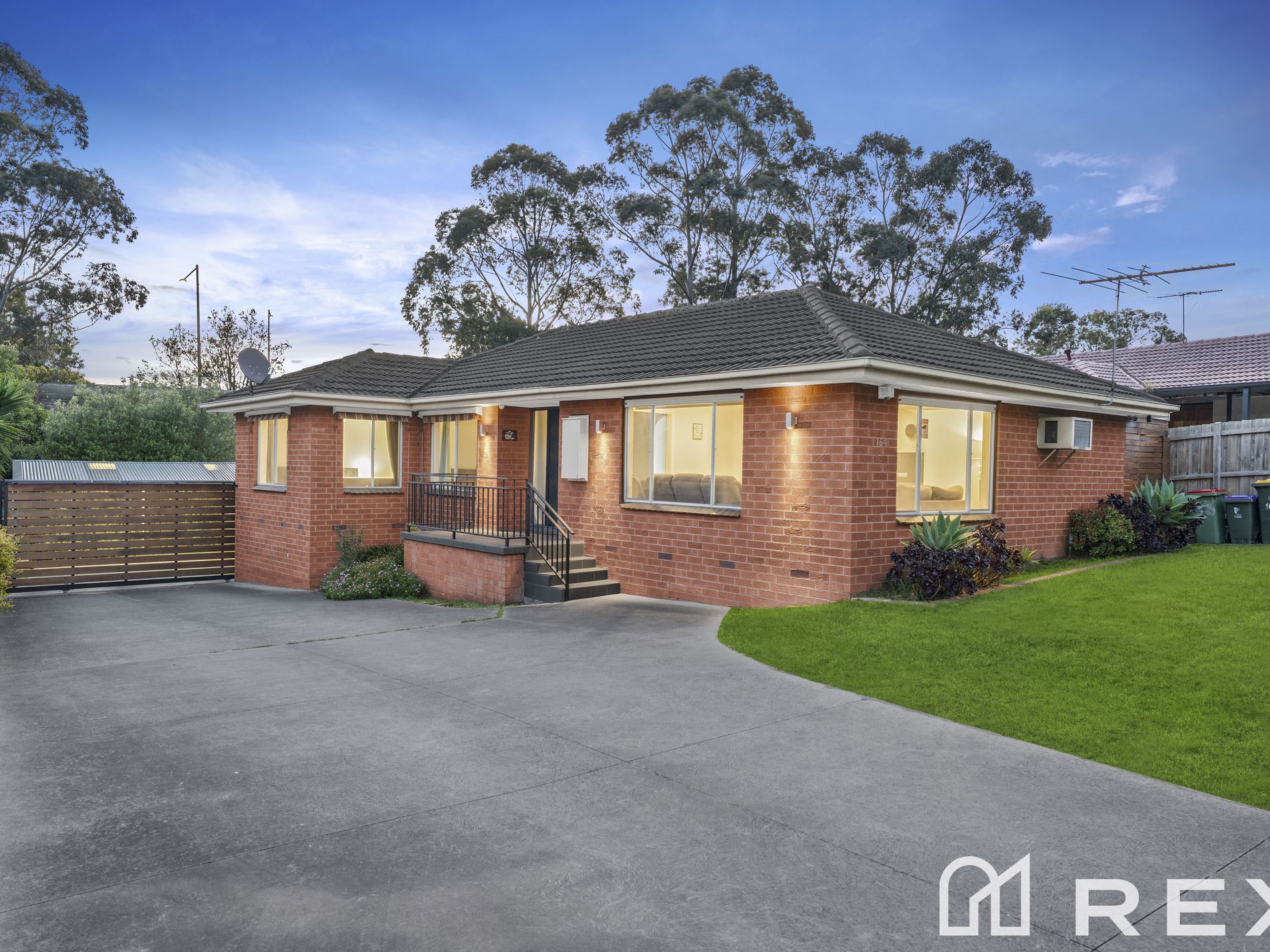 164 James Cook Drive, Endeavour Hills