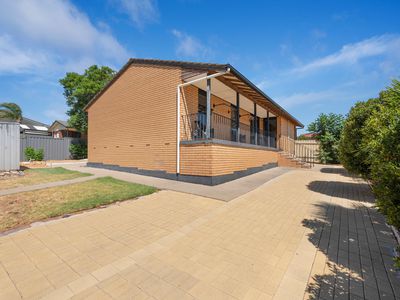 12 Manoora Drive, Hallett Cove