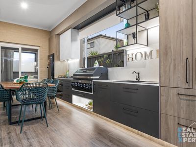 9 Springleaf Avenue, Clyde North