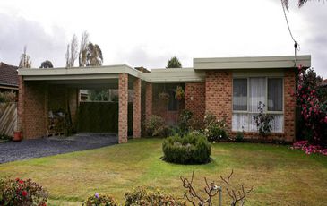 8 Sylvia Road, Beaconsfield