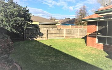 8 Grange Circuit, Beaconsfield