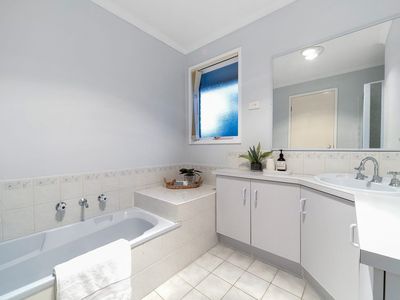 4 Koomaloo Pl, Carrum Downs