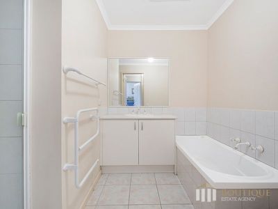 10 Tranter Square, Lynbrook