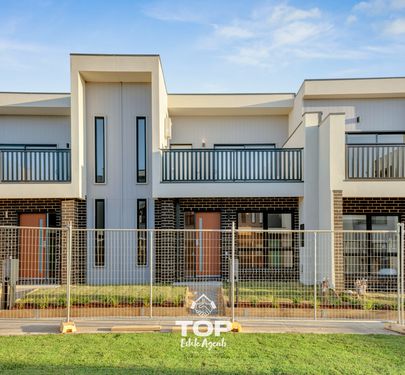 16 Myrtle Walk, Cranbourne West