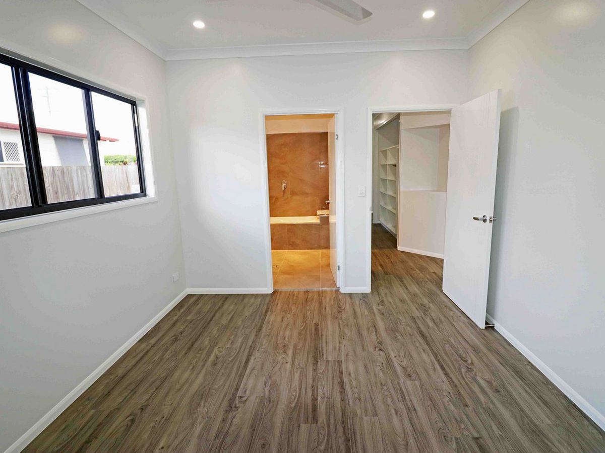1 / 4 Canopus Circ, Atherton