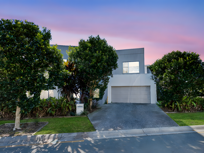 35 Azure Way, Hope Island