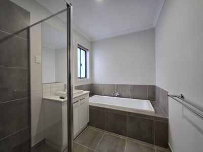 13 Mangosteen Drive, Truganina