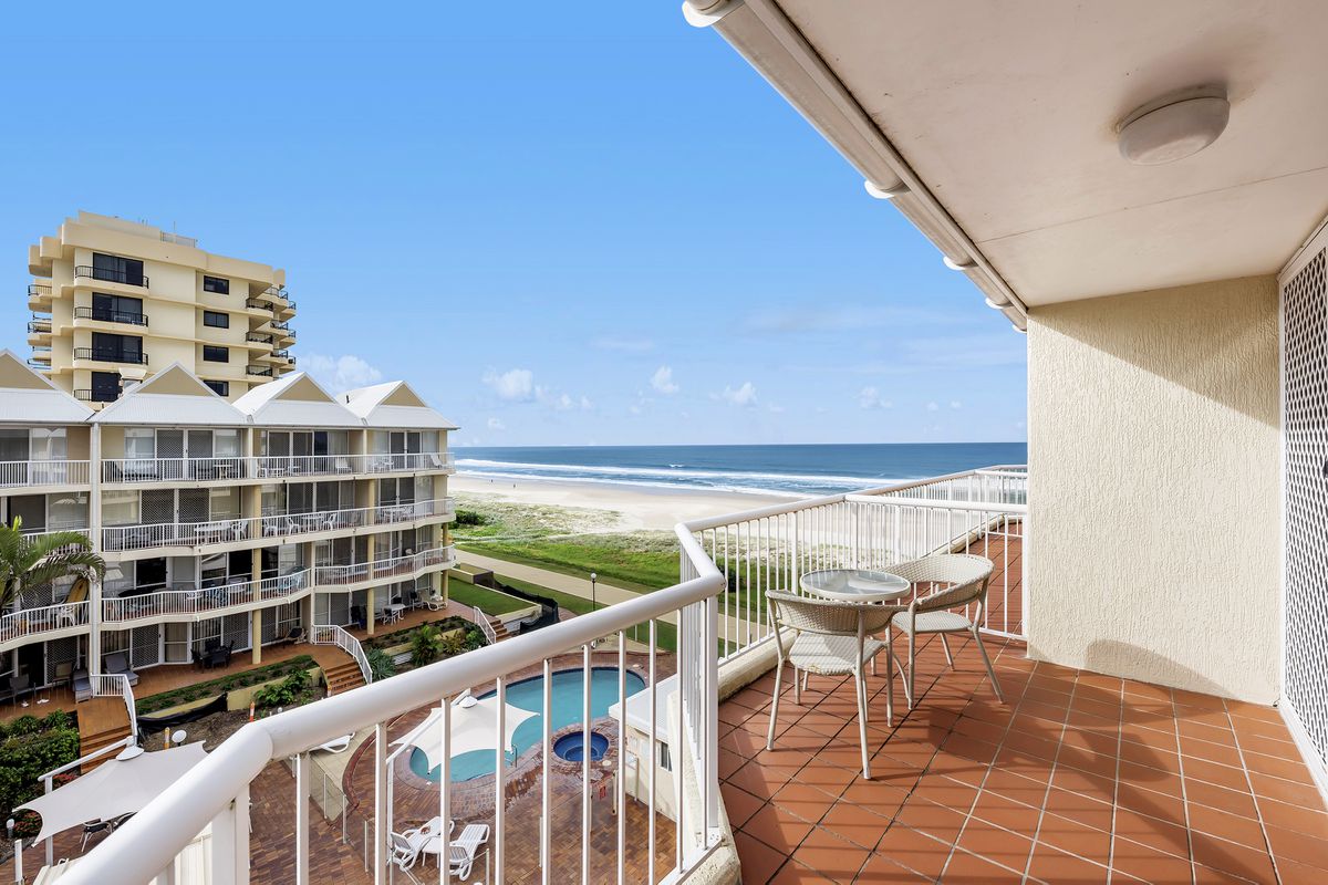 27 / 329 Golden Four Drive, Tugun