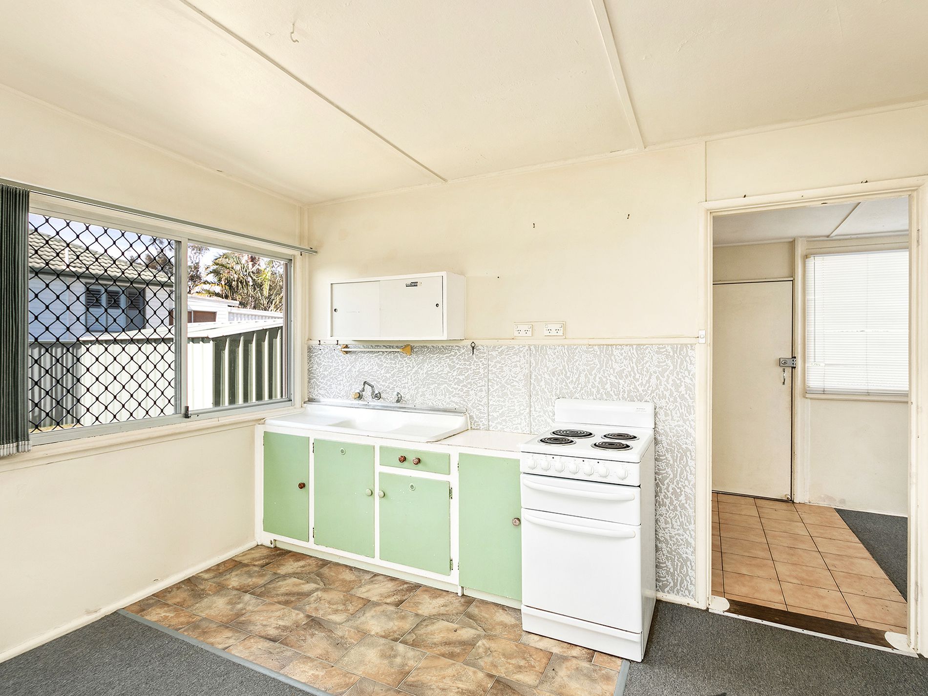 76 Peterborough Avenue, Lake Illawarra