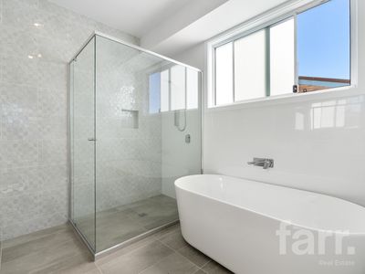 2 / 240 Bayview Street, Hollywell