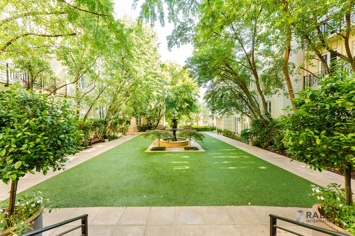 2 / 380 Toorak Road, South Yarra