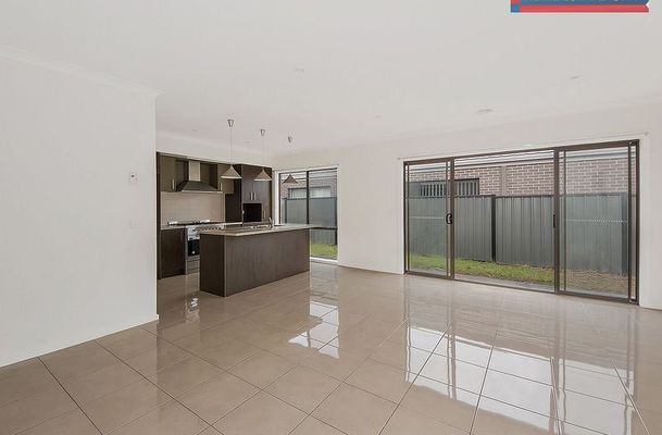 28 Silvergum Way, Craigieburn