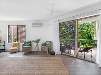 2 / 7 Lather Street, Southport