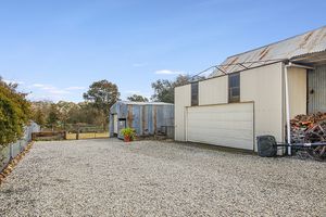 16 Urana Road, Burrumbuttock