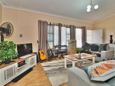 18 Liverpool Street , Shoalwater