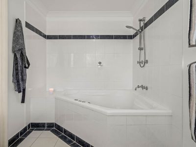 6 Bartlett Terrace, Redland Bay