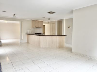 10 Maclarens Close, Manor Lakes