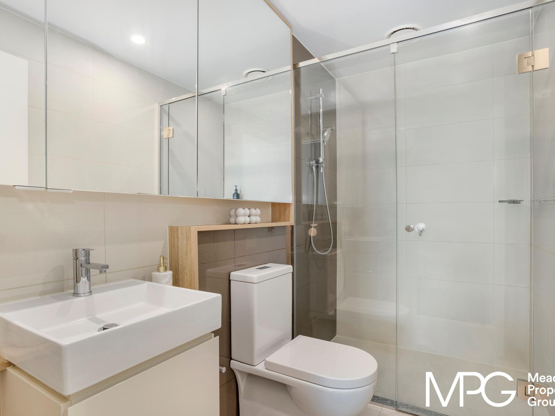 1102 / 3 Yarra Street, South Yarra