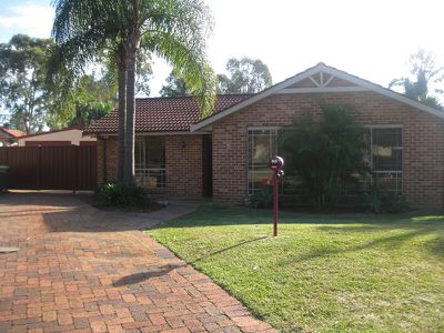 8 Fabian Place, Rosemeadow