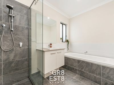 50 Alarah Boulevard, Cranbourne West