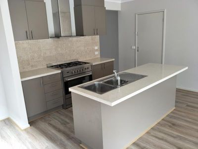 6 Macaloney Road, Williams Landing