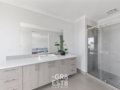 4 AAYANA STREET, Cranbourne East