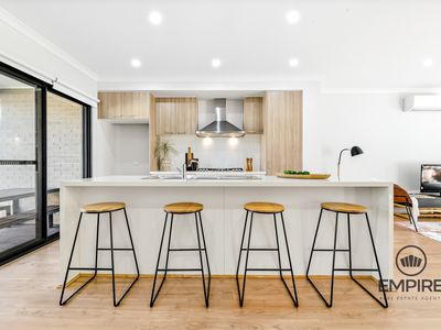 4 Plenty Way, Cranbourne North