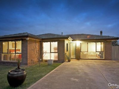 130 Oaktree Drive, Hampton Park