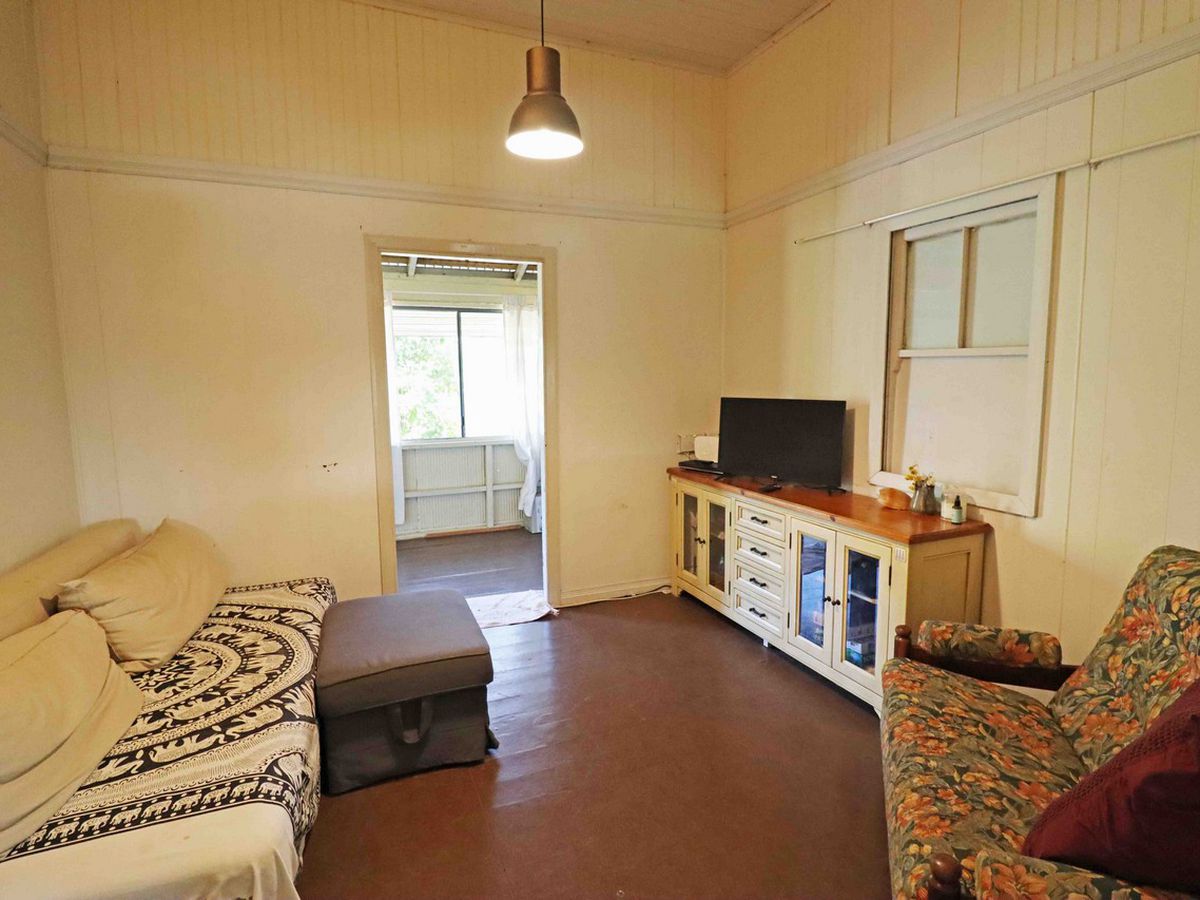 12 Moffat Street East, Herberton