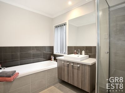 3 Quist Parade, Cranbourne West