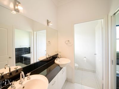 168 Hydeaway Bay Drive, Cape Gloucester