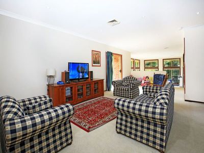 8 Thomas Close, Berry