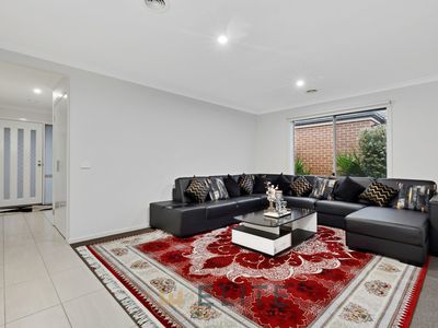 121 Rossiter Retreat, Cranbourne North