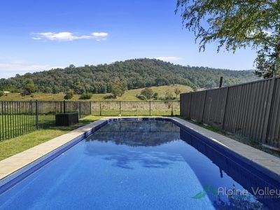 29 Simmonds Creek Road, Tawonga South