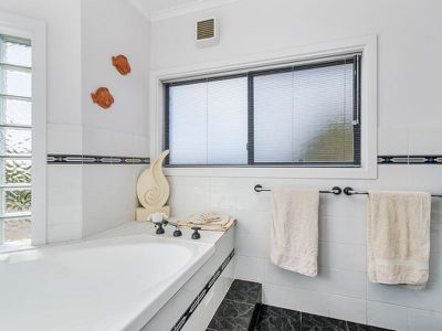 2 Fifth Street, Beachport