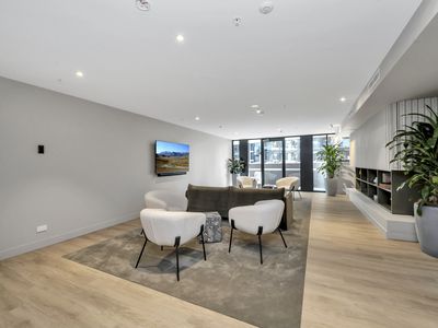 1605  / 2 Furzer Street, Phillip