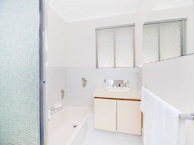 2 / 5B Fourth Avenue, Applecross