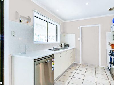8 Woodlands Drive, Rochedale South